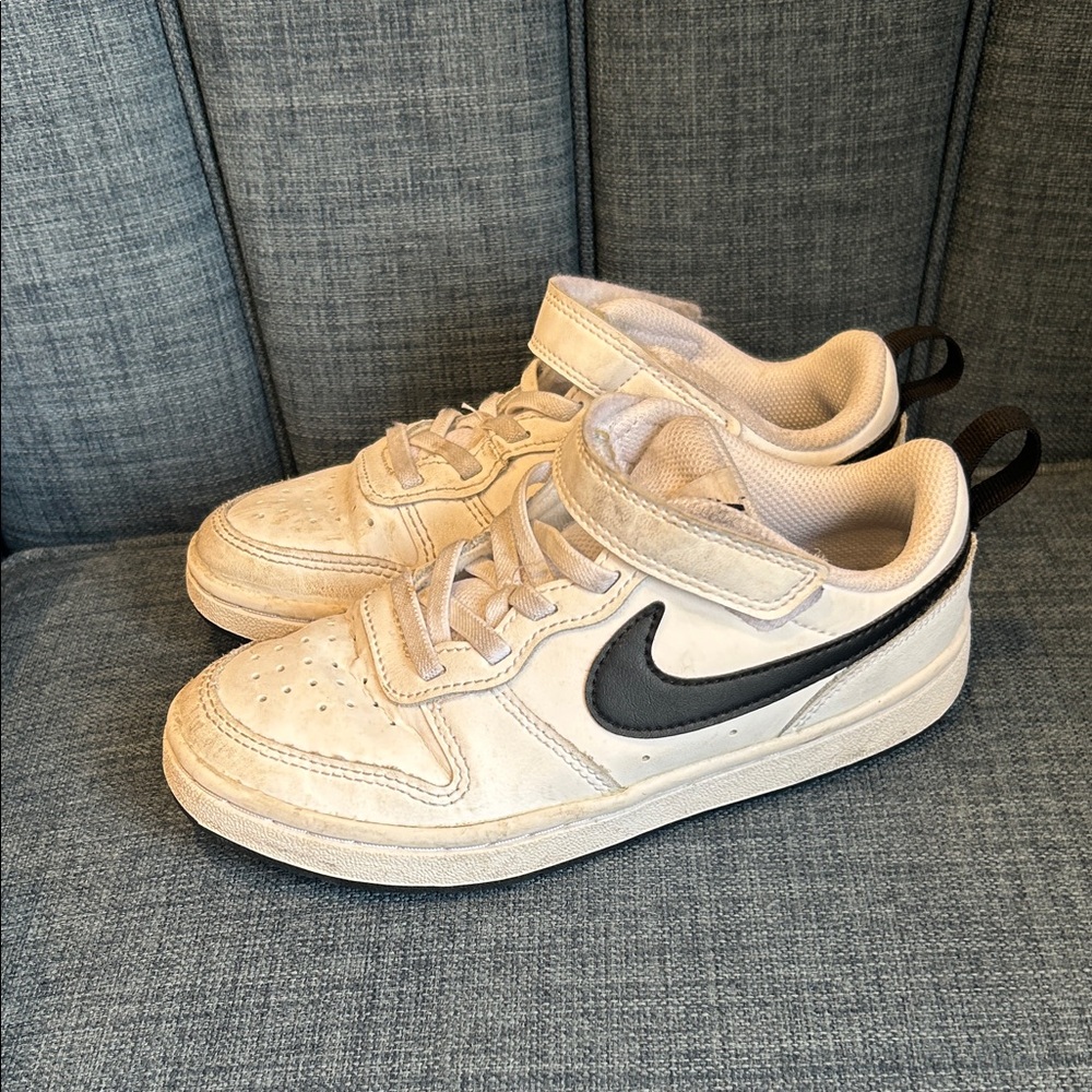Nike Kids court borough white and Black Sneakers